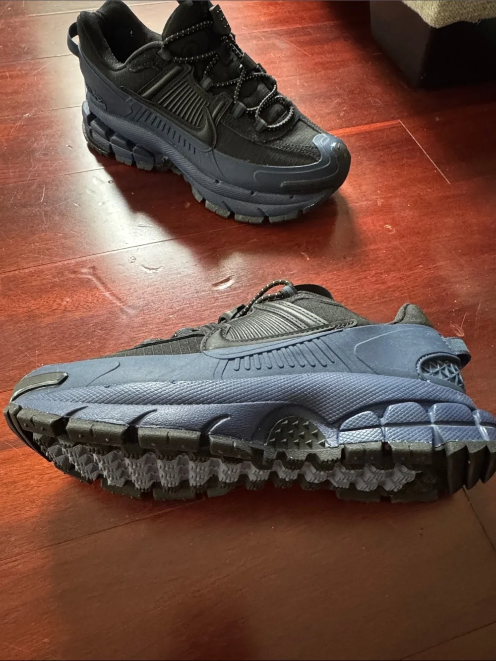 Women’s Navy blue and Black Zoom Vomero Airmax